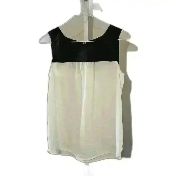 Chic Black and White Sleeveless Top with Pleated Bodice - Picture 1 of 3